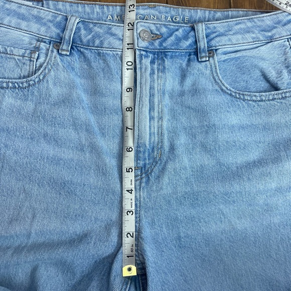 American Eagle Outfitters size 12 regular strigid light wash mom jeans - Picture 4 of 8